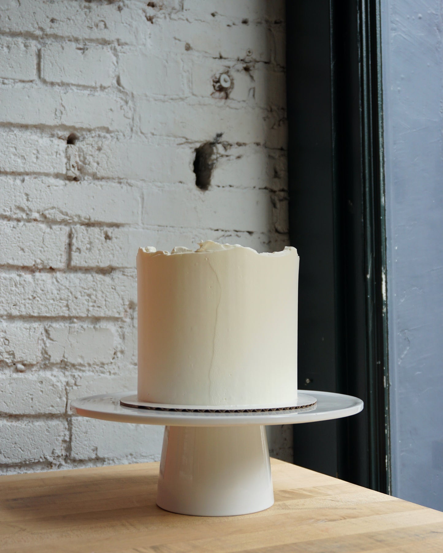 Smooth Finish Cutting Cake