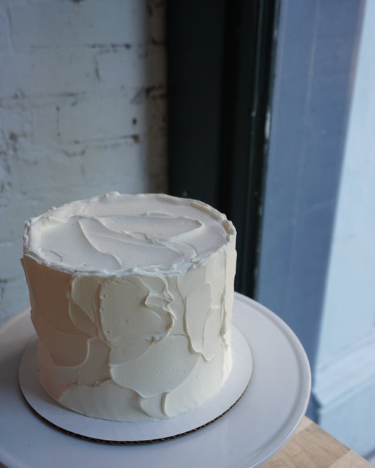 Wispy Finish Cutting Cake