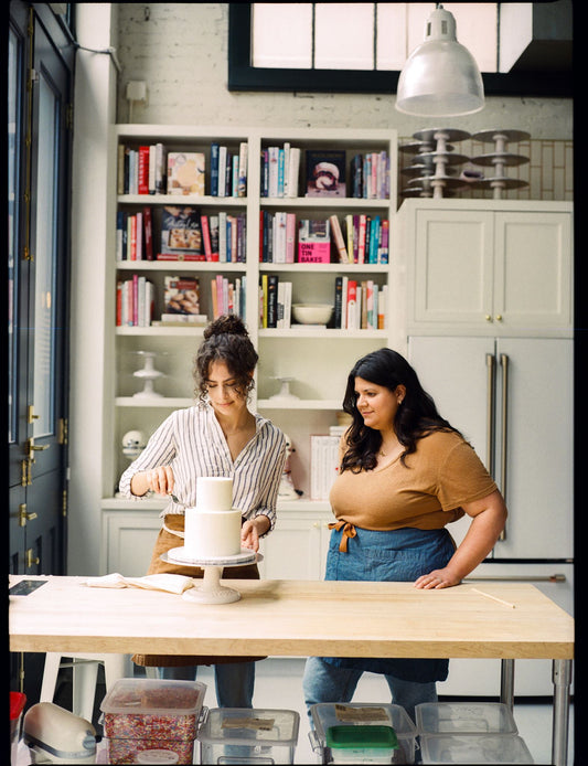 2/8 Event: Assembly & Painted Florals Cake Class